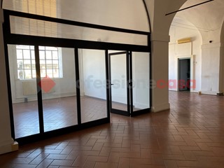 Ufficio in Affitto a Livorno, 2'600€, 445 m²