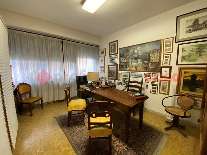Ufficio in Affitto a Livorno, 500€, 45 m²