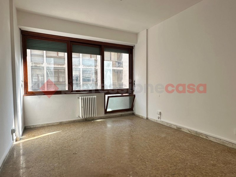 Ufficio in Affitto a Livorno, 500€, 45 m²
