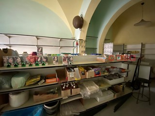 Negozio in Affitto a Livorno, 1'000€, 60 m², arredato