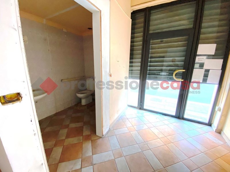 Negozio in Affitto a Livorno, 1'000€, 50 m²