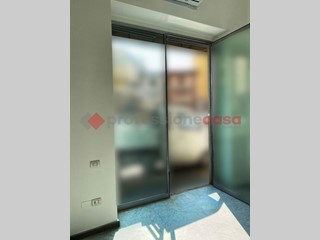 Negozio in Affitto a Livorno, 550€, 20 m²