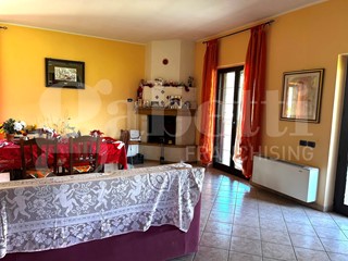 Villa bifamiliare in Vendita a Prossedi, 380'000€, 200 m²