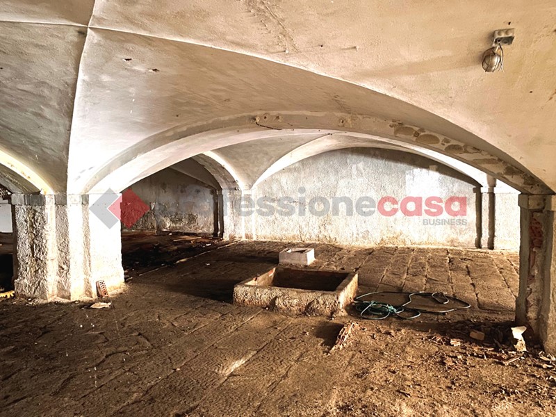 Magazzino in Vendita a Livorno, 69'000&euro;, 250 m²