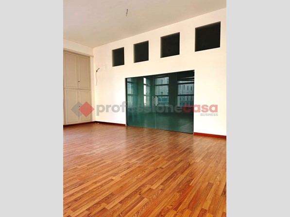 Ufficio in Affitto a Livorno, 2'500€, 247 m²