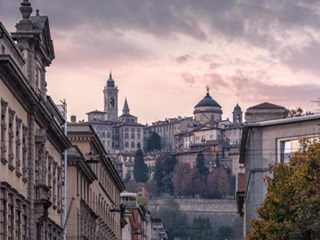 Trilocale in Affitto a Bergamo, zona VIA GIANBATTISTA MORONI, 1'000&euro;, 80 m², arredato