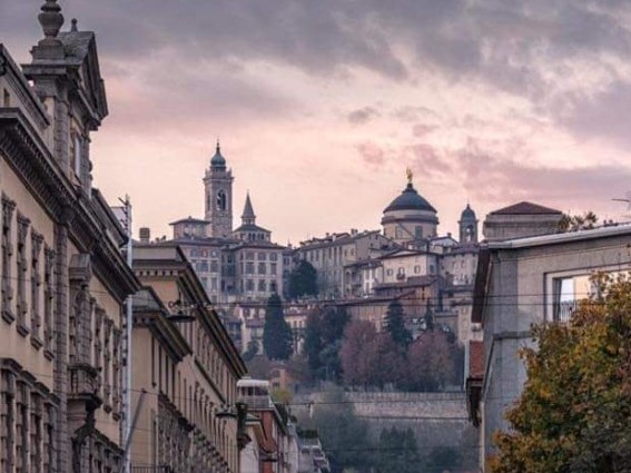 Monolocale in Affitto a Bergamo, zona VIA FURIETTI, 1'000&euro;, 35 m², arredato