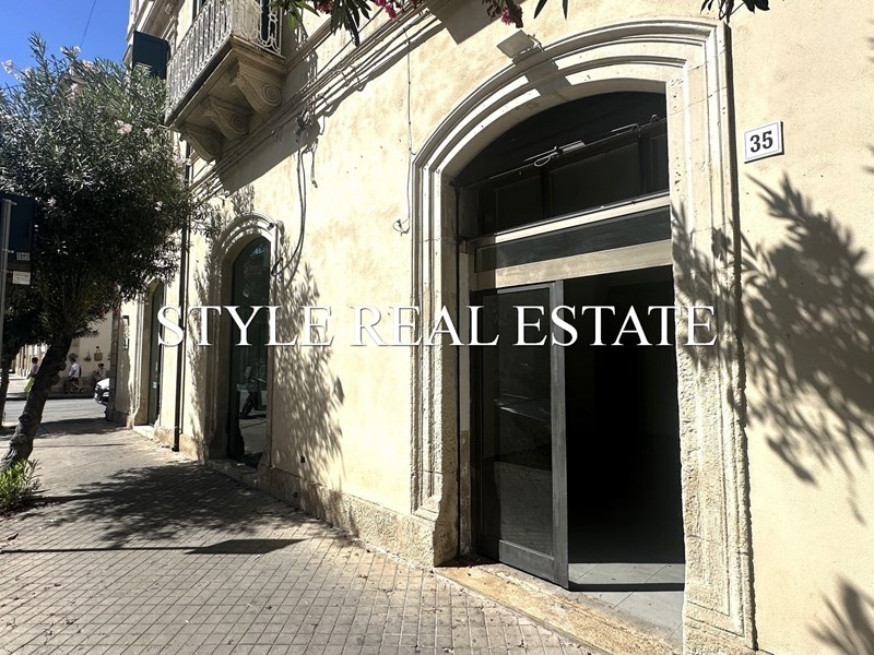 Immobile commerciale in Affitto a Siracusa, zona ORTIGIA, 1'100€, 42 m²