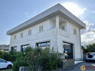 Capannone in Vendita a Pontremoli, 350'000€, 650 m²