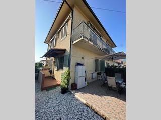 Quadrilocale in Vendita a Montignoso, zona Cinquale, 215'000€, 70 m²