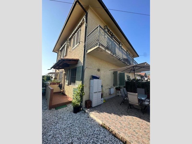 Quadrilocale in Vendita a Montignoso, zona Cinquale, 215'000€, 70 m²