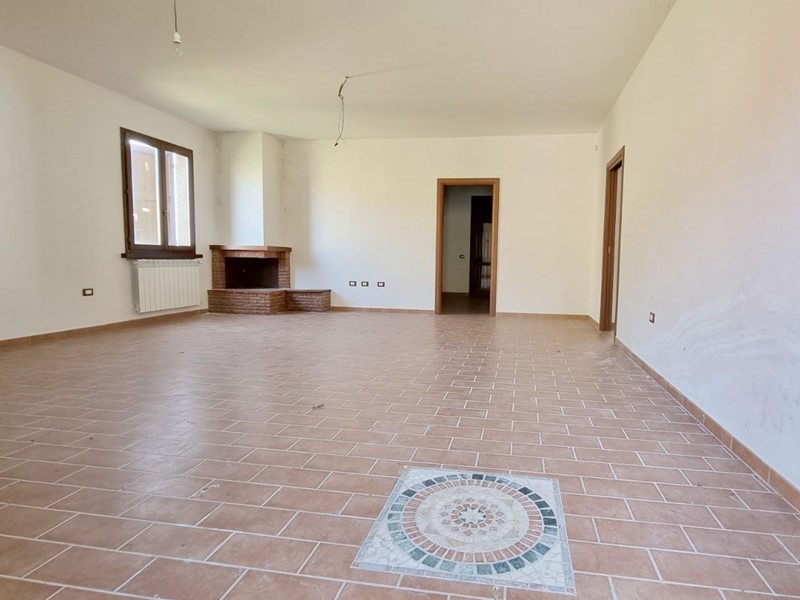 Villa in Vendita a Chianni, 259'000€, 250 m²