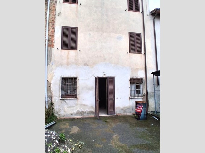 Casa Indipendente in Vendita a Capannori, zona Lunata, 135'000€, 210 m²