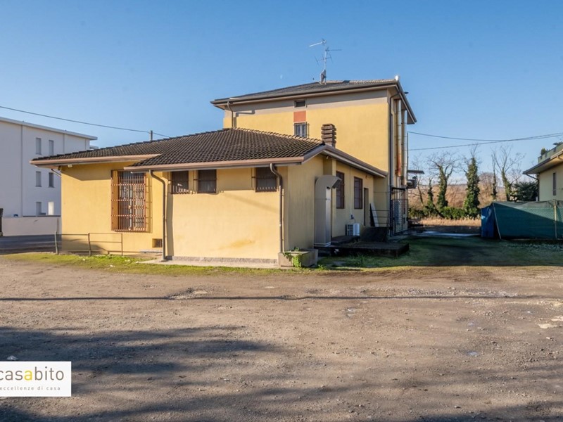 Casa Indipendente in Vendita a Filago, zona Marne, 480'000€, 836 m², arredato, con Box