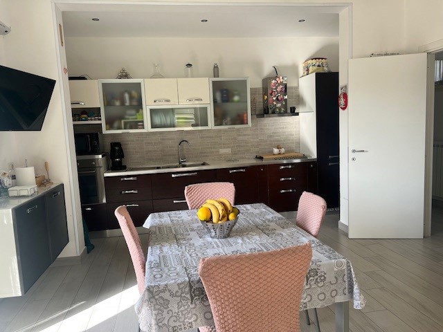 Casa Indipendente in Vendita a Capua, 180'000€, 240 m²