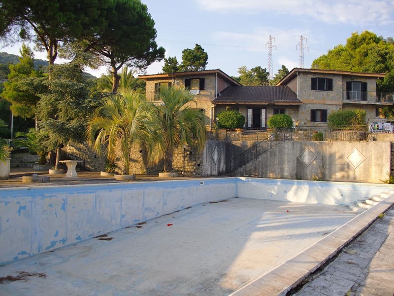 Villa in Vendita a Ispani, 256 m², arredato