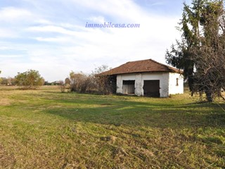 Casale in Vendita a Caraglio, 115'000€, 335 m²