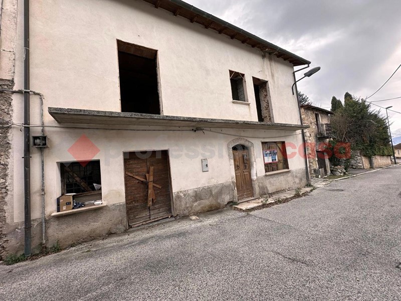 Casa Indipendente in Vendita a Avezzano, 48'000€, 160 m²
