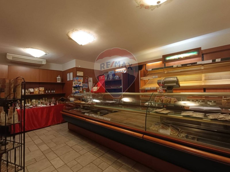 Attività commerciale in Vendita a Lurano, 120'000€, 80 m²