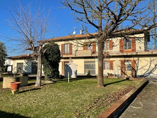 Casa Indipendente in Vendita a Castelfranco di Sotto, 350'000€, 790 m², con Box