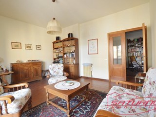 Appartamento in Vendita a Lucca, zona San Donato, 280'000€, 150 m², con Box