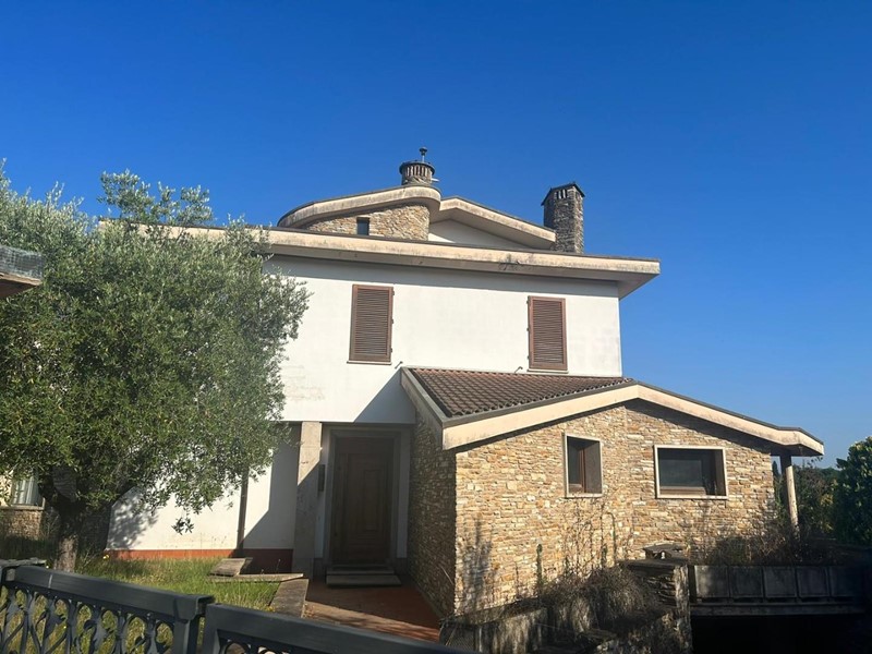Villa in Vendita a San Miniato, zona Ponte a Egola, 650'000€, 400 m²