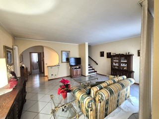 Casa Indipendente in Vendita a Santa Croce sull'Arno, 260'000€, 180 m², con Box