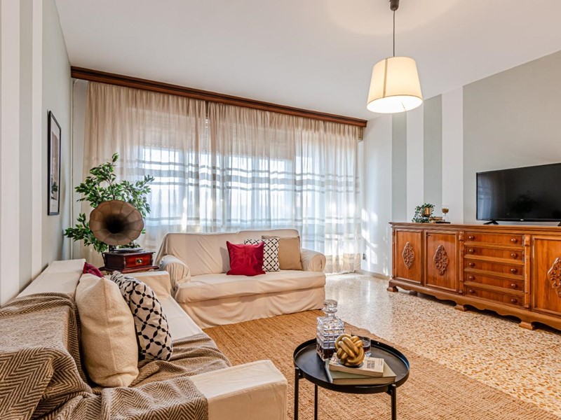 Appartamento in Vendita a Volterra, 115'000€, 133 m², arredato, con Box