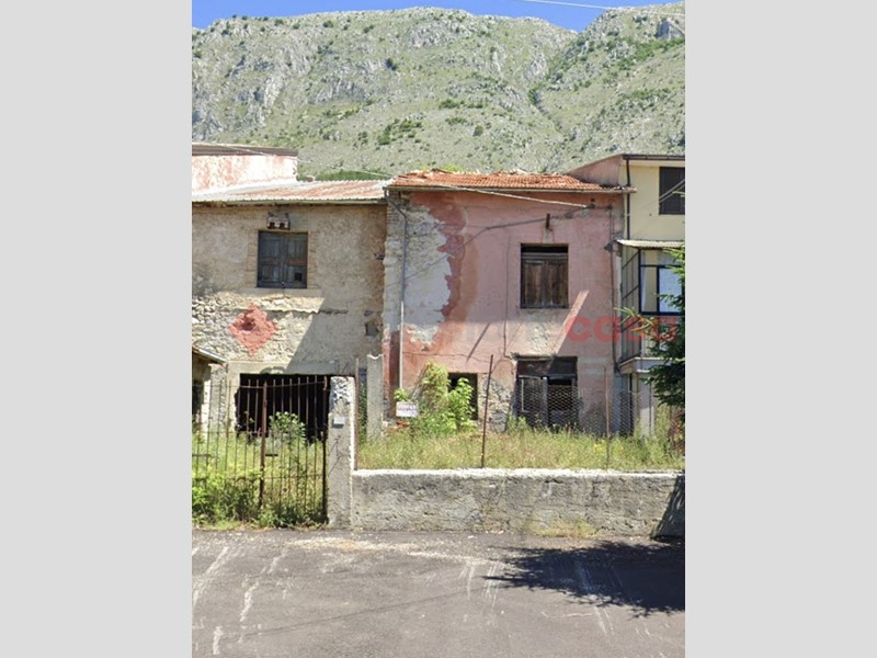 Quadrilocale in Vendita a Massa d'Albe, 40'000&euro;, 160 m²