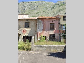 Quadrilocale in Vendita a Massa d'Albe, 40'000&euro;, 160 m²