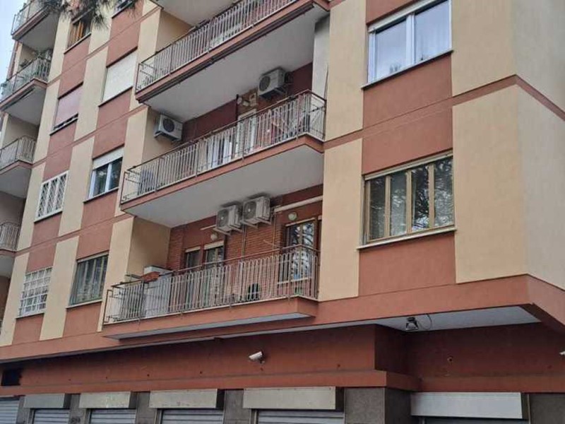 Quadrilocale in Vendita a Roma, zona Prenestino, 348'000€, 122 m²
