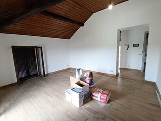 Trilocale in Vendita a Mozzate, 138'000€, 100 m², con Box