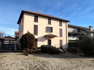 Trilocale in Vendita a Mozzate, 127'000&euro;, 100 m², con Box