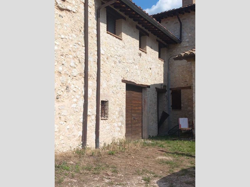 Casa Indipendente in Vendita a Campello sul Clitunno, zona Agliano, 25'000€, 95 m²