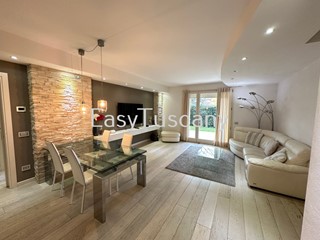 Appartamento in Vendita a Lucca, 490'000€, 140 m², arredato, con Box