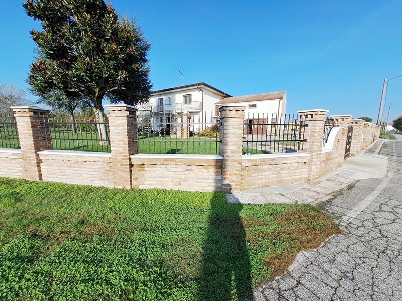 Villa in Vendita a Papozze, 310 m², con Box