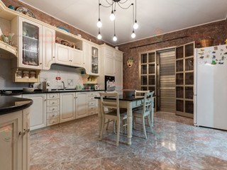 Appartamento in Vendita a Siracusa, zona Arenella-Plemmirio, 150'000&euro;, 198 m²