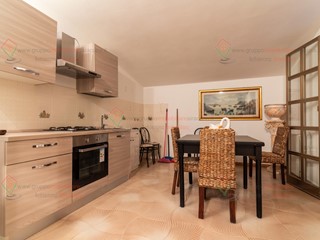 Bilocale in Vendita a Siracusa, zona Arenella-Plemmirio, 75'000&euro;, 91 m²