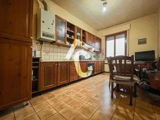 Trilocale in Vendita a Jesi, zona ZONA 6A, 139'000€, 114 m², con Box