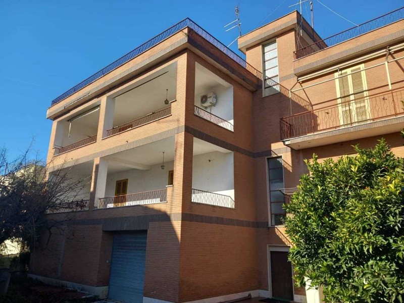 Quadrilocale in Vendita a Guidonia Montecelio, zona Villanova, 145'000€, 126 m²