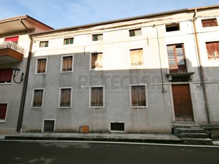Casa Semi Indipendente in Vendita a San Pietro Mussolino, zona SAN PIETRO MUSSOLINO, 65'000€, 139 m²