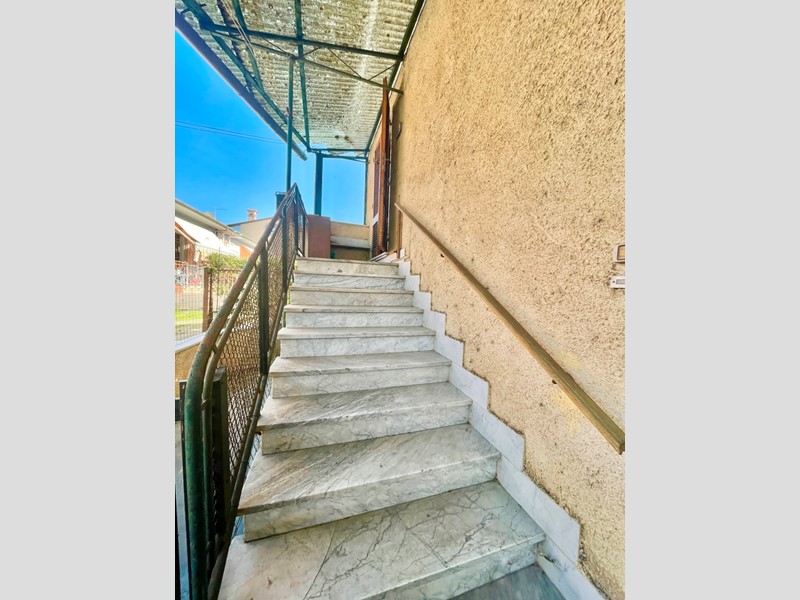 Casa Semi Indipendente in Vendita a Seravezza, zona Pozzi, 120'000&euro;, 130 m²