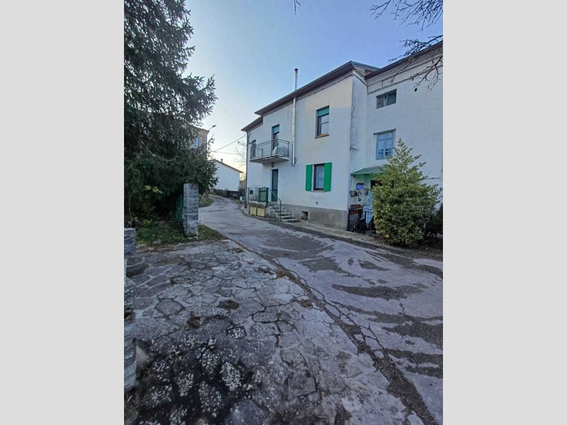 Casa Semi Indipendente in Vendita a Valmozzola, 115'000€, 157 m²