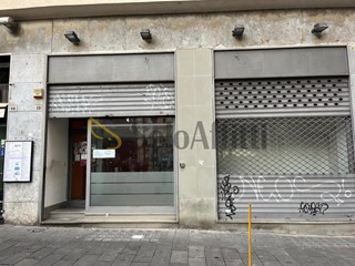 Capannone in Affitto a Napoli, zona Centro Storico - San Giuseppe, 6'900€, 150 m²