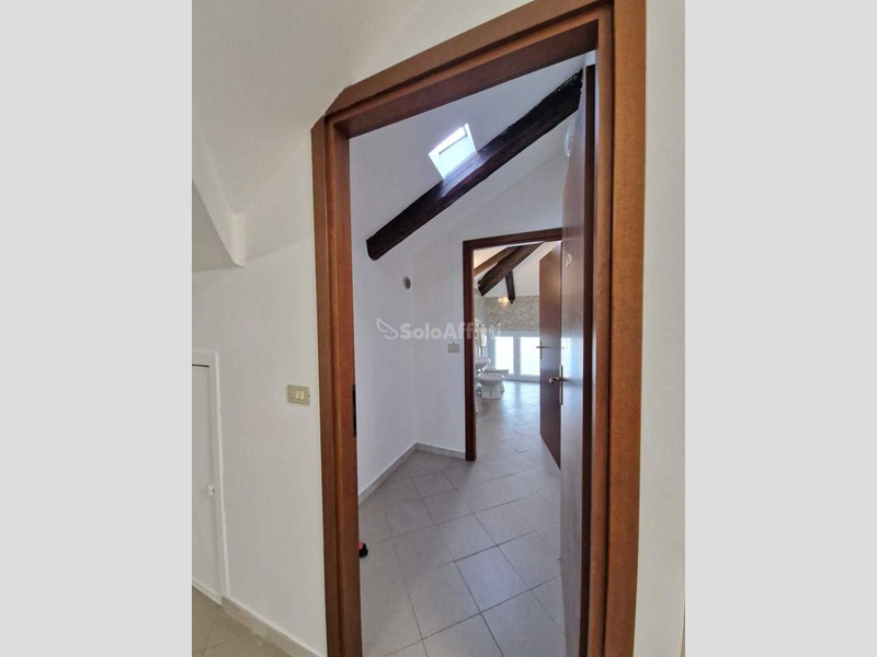 Ufficio in Affitto a Caselle Torinese, 1'000€, 167 m²