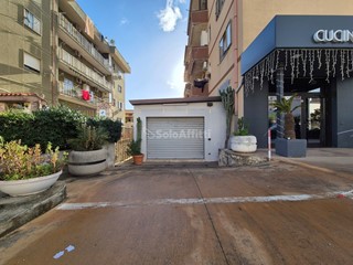 Capannone in Affitto a Catanzaro, zona Lido Casciolino, 900&euro;, 90 m²