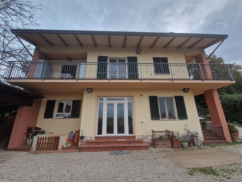 Casa Indipendente in Vendita a Perugia, zona Periferia, 260'000€, 260 m²