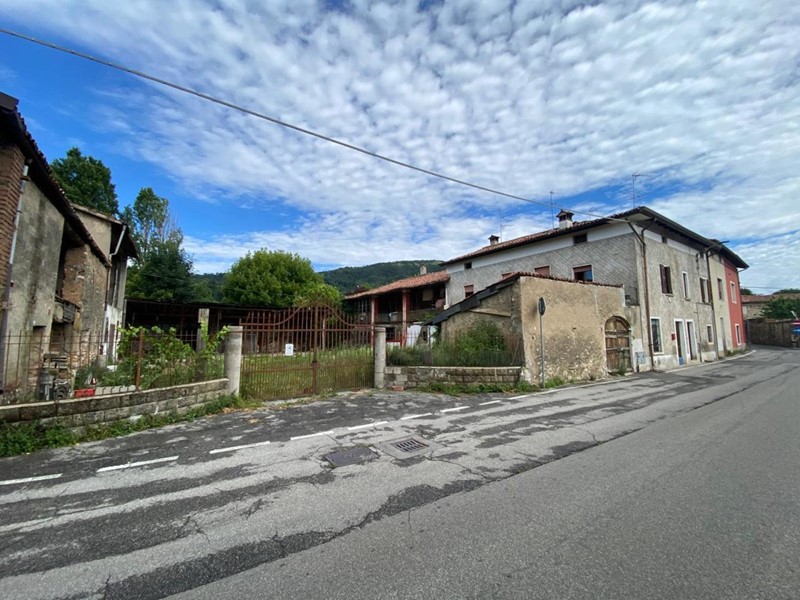 Rustico in Vendita a Corte Franca, zona Nigoline, 615'000€, 1260 m²