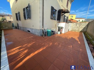 Casa Semi Indipendente in Vendita a Carrara, 219'000€, 110 m²