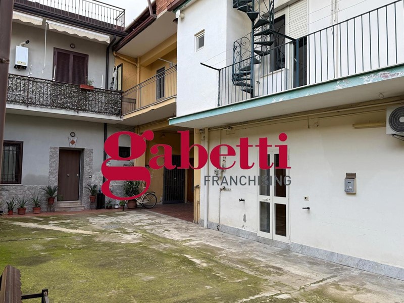 Trilocale in Vendita a Caserta, 70'000€, 165 m²